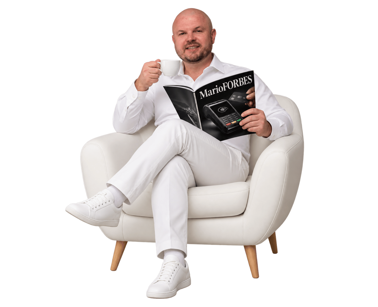 Mariusz Koper z MarioPOS czytający magazyn MarioFORBES z terminalem płatniczym